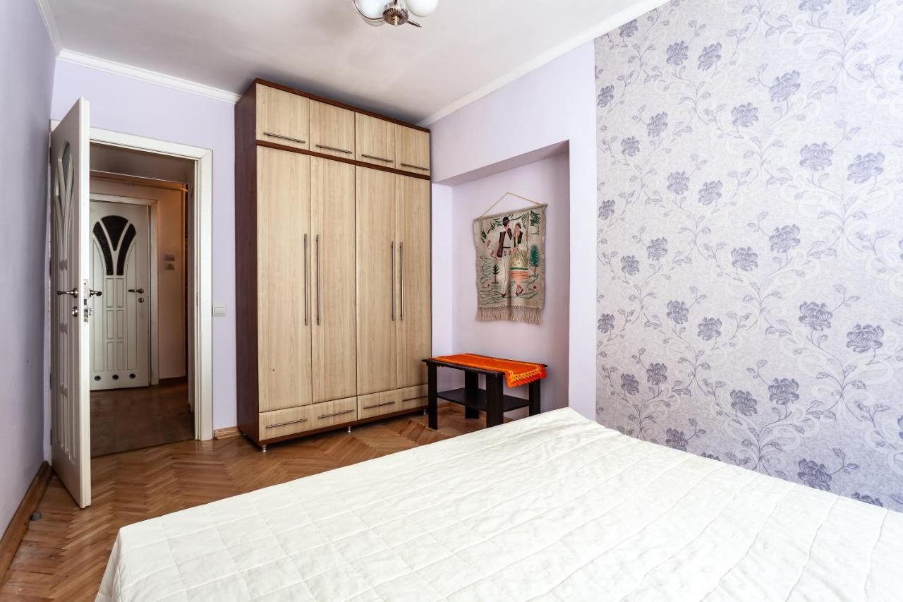 Four Bedrooms Apartment In The Heart Of Львов Экстерьер фото