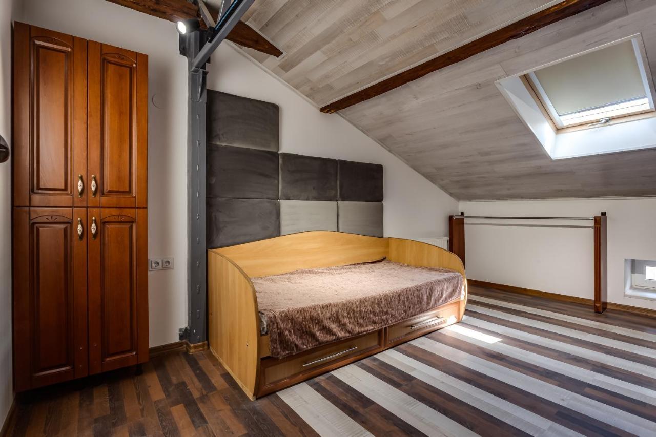 Four Bedrooms Apartment In The Heart Of Львов Экстерьер фото